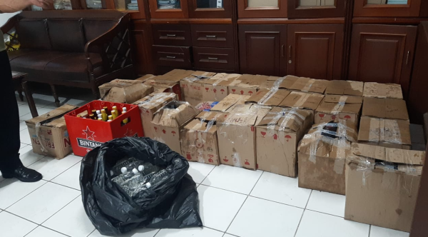 Satpol PP Gerebek Tiga Titik di Bandung, Amankan Miras dan Obat Ilegal Ribuan Butir