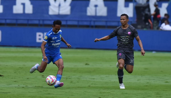 Persib Unggul Tipis 1-0 Atas Persis di Babak Pertama, Franca Jadi Pembeda