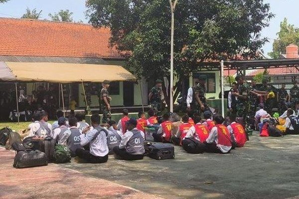 Barak TNI Jadi Tempat Pembinaan, 120 Siswa yang Dianggap Bermasalah di Jabar Mulai Ikuti Program Pendidikan