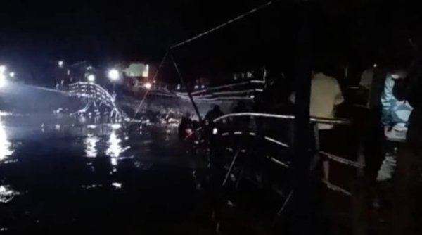 Jembatan Apung di Cijeruk Kabupaten Ambruk