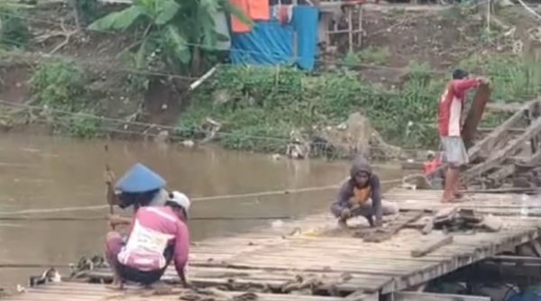 Plt. Camat Bojongsoang: Jembatan Apung Cijeruk Sudah Dibongkar