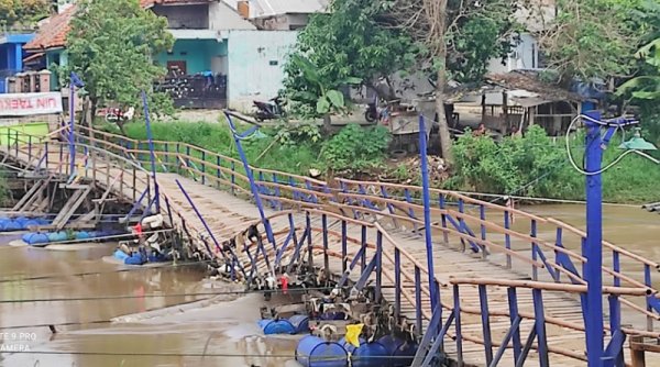 Warga Berharap Jembatan Apung Cijeruk Segera Dibangun