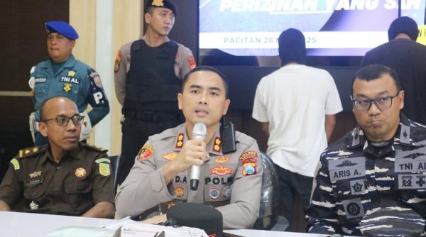 Dua Pria Ditangkap Polres Pacitan Terkait Penyelundupan Benih Lobster Tanpa Izin