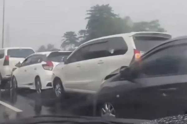 Kecelakaan Beruntun di Tol Cileunyi KM 152 Bandung