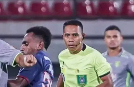 Sosok Wasit Gedion Dapaherang Jadi Sorotan Setelah Pimpin Laga Persib Bandung vs Barito