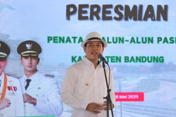 Dadang Supriatna Resmikan Alun-alun Paseh, Ruang Terbuka Baru untuk Masyarakat Bandung