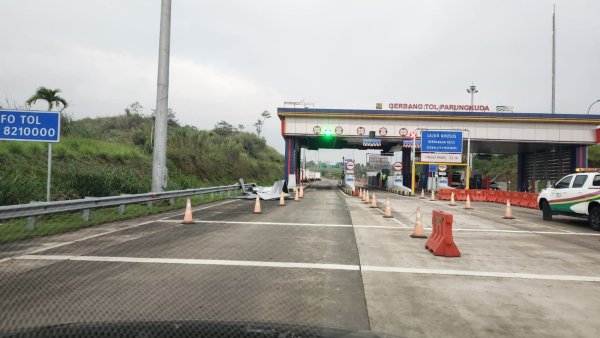 Hujan Disertai Angin Sapu Parungkuda Sukabumi, Gerbang Tol Terdampak