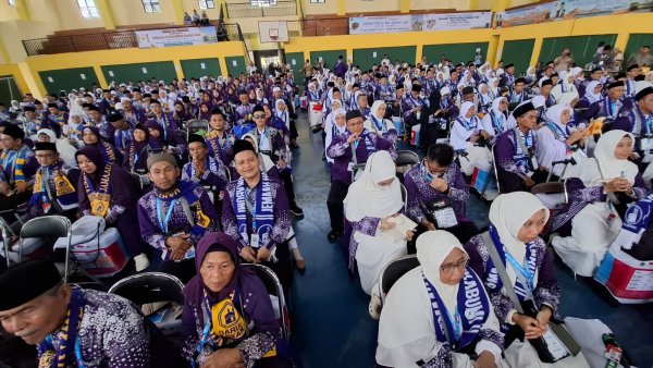 Calon Haji Kloter 18 Asal Kabupaten Sukabumi Berangkat ke Embarkasi