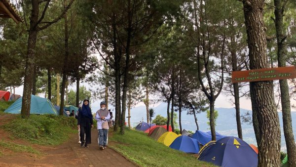 Gunung Putri Lembang Jadi Destinasi Favorit Pendaki Pemula dan Keluarga di Bandung Barat
