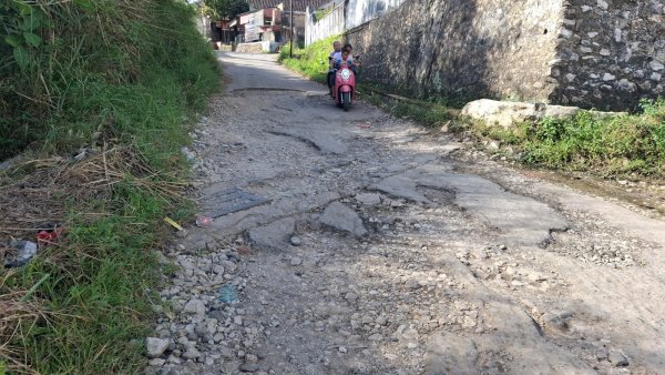 Respons Bupati Asep Japar Soal Jalan Rusak di Sukabumi