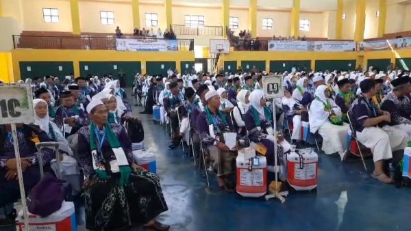442 Calon Jemaah Haji Asal Kabupaten Sukabumi Diberangkatkan ke Tanah Suci
