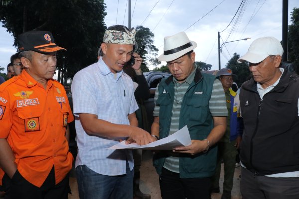 Kang DS Tinjau Jembatan Cijeruk: Diusulkan Pembangunan Jembatan Permanen Leuwi Balem
