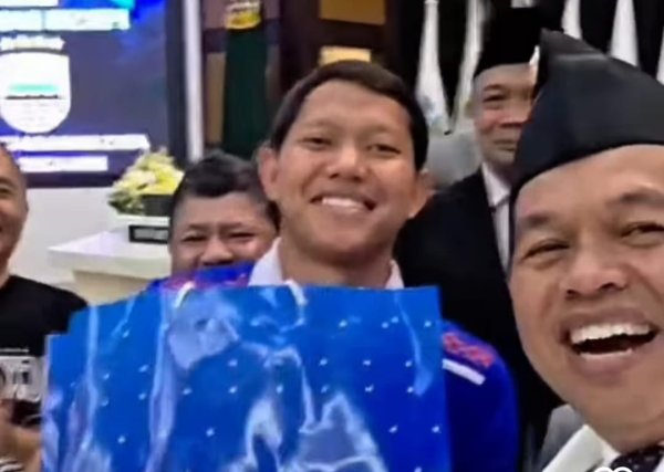 Dedi Mulyadi Penuhi Janji Bonus untuk Persib dari Tabungan Pribadi