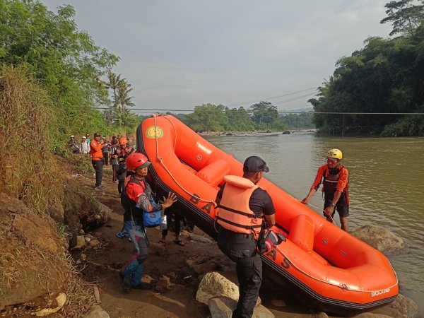 Seorang Anak di Sukabumi Terseret Arus Sungai Cimandiri