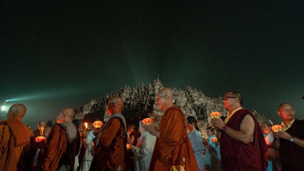 Menyaksikan Waisak di Borobudur, Wisatawan Diminta Tetap Hormati Hari Suci Ini