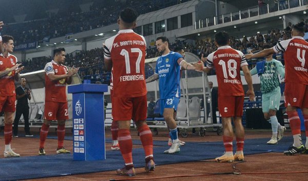 Marc Klok, Tegaskan Dirinya Aman Setelah Benturan dalam Laga Persib vs Barito