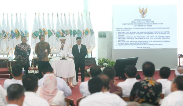 Wali Kota Bandung dan Kepala Daerah se-Jabar Deklarasikan Komitmen Antikorupsi
