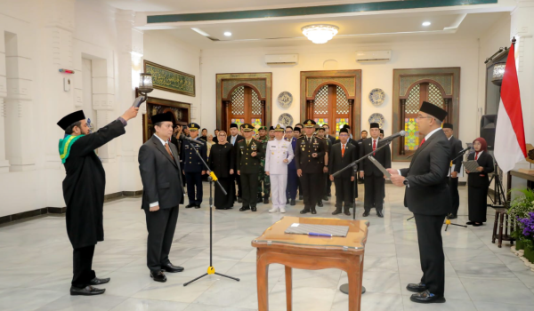 Farhan Lantik Sekda Baru Kota Bandung, Titip Empat Prinsip Kepemimpinan Birokrasi