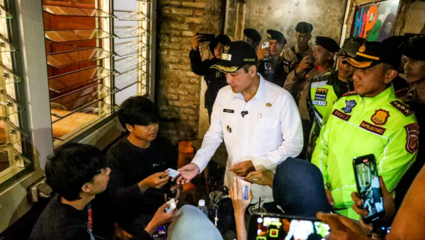 Jam Malam Pelajar Berlaku di Bandung, Wakil Wali Kota Turun Langsung Lakukan Patroli