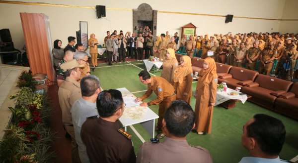 Wali Kota Bandung Teken Pakta Integritas, Pastikan SPMB Bersih