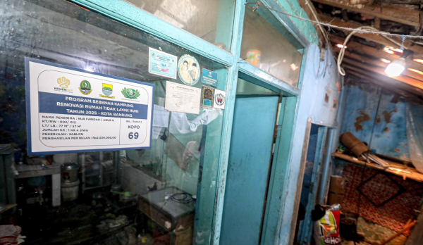 Wali Kota Bandung Tinjau Langsung Renovasi 100 Rumah Tak Layak Huni Tahap Pertama