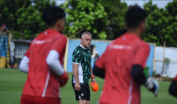 Baru Sehari Tiba, Mario Jozic Langsung Pimpin Latihan Kiper Persib