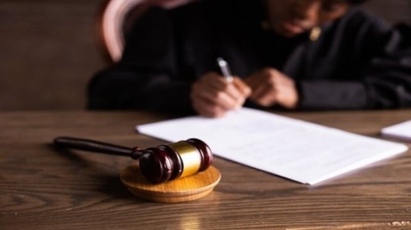 Kejanggalan Surat Sakit, Hakim PN Jaksel Batalkan PK Silfester Matutina