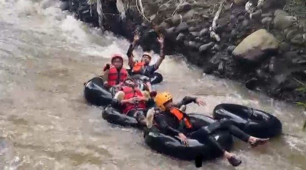 Wahana Baru River Tubing Jelajah Aliran Deras Sungai Citarum di Desa Karyalaksana Kabupaten Bandung