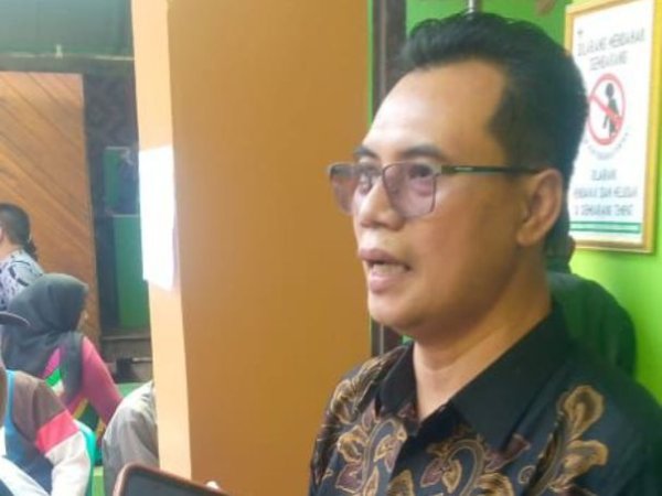 Ketua Tim PTSL Serahkan Sertifikat Elektronik PTSL di Ciparay, Target 3.450 Bidang Selesai Juli 2025