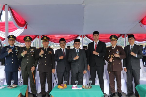 Semangat Pancasila Menggema di Lapangan Upakarti, Bupati Bandung Umumkan Capaian Gemilang 100 Hari Kerja