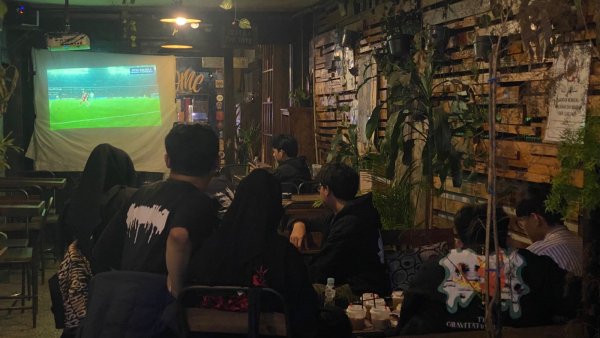 Semarak Malam Takbiran Nobar Indonesia vs China bersama Anak Muda di Kota Bandung