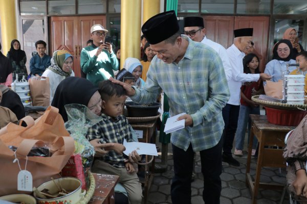 Bupati Bandung Hadiri Khitanan Massal di Ciparay dan Doakan Anak-Anak Menjadi Pemimpin Masa Depan