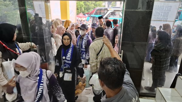 Jemaah Haji Jawa Barat yang akan Berangkat Tahun 2026 (No. Urut 14.801 – 15.100)