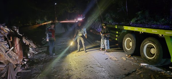 Kecelakaan di Jalan Bergelombang Pangleseran Sukabumi, Sopir Terios Tewas Tertimpa Truk