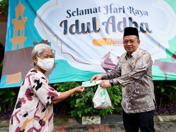 Kemensos Bagikan Daging Kurban Kepada Ribuan Penerima