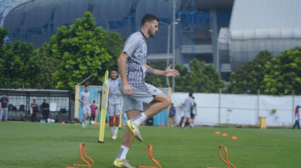 Pelatih Persib Pastikan Matricardi Bugar Meski Perjalanan 30 Jam