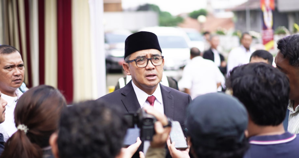 Jumlah Kendaraan Pribadi Nyaris Samai Penduduk, Farhan Tawarkan Angkot On-Demand