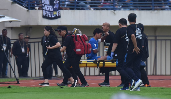 Cedera Parah, Jupe Patah Tulang Rusuk Usai Duel Lawan Port FC