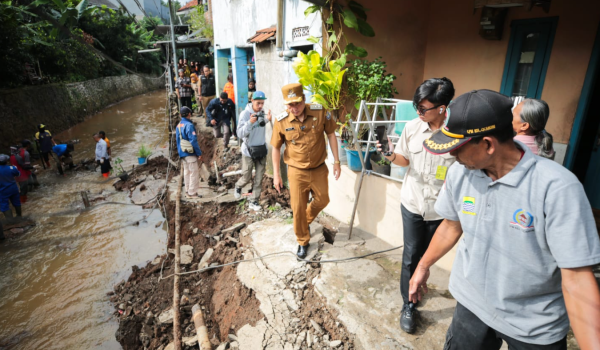 Longsor Kirmir Sungai di Cicaheum, Erwin: Akan Segera Diperbaiki