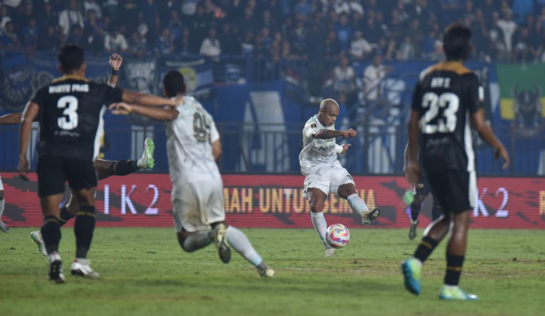Persib Ditahan Imbang Dewa United 1-1, Gol Marcilio Buyar di Injury Time