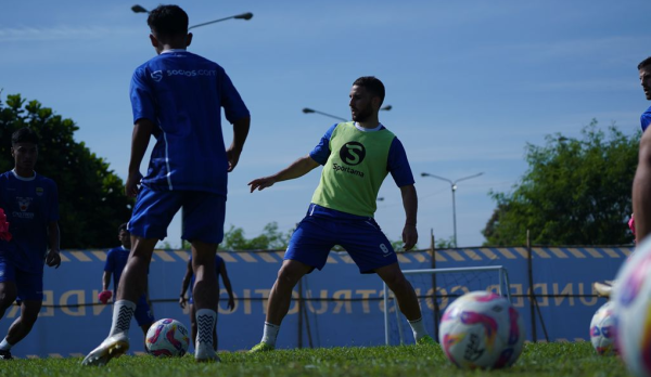 Lucho Fokus Adaptasi dengan Skuad Baru Persib di Pramusim