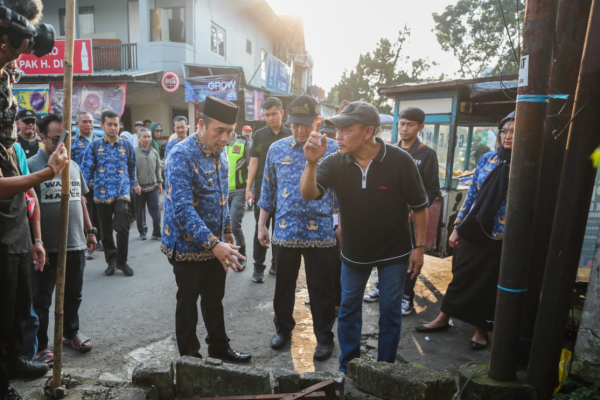 Wakil Wali Kota Bandung Tinjau Longsor Sukawarna: Perbaikan Dimulai Bertahap