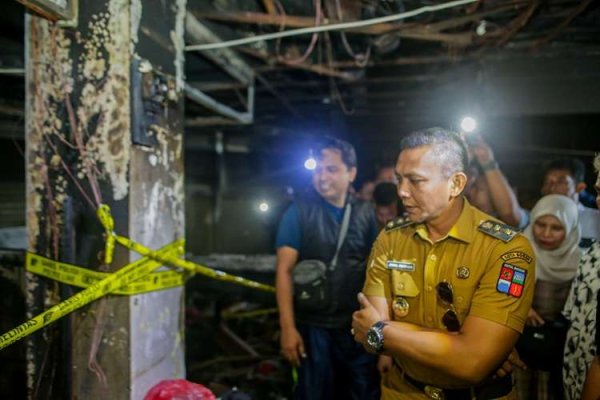 Solusi Sementara untuk Pedagang Pasar Kebon Kembang Pascakebakaran