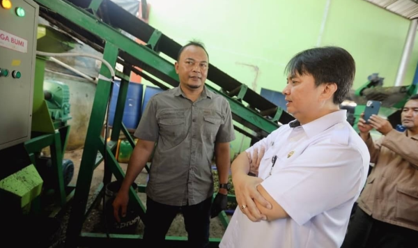 Sekda Bandung Tinjau TPS Astanaanyar dan Motah, Dorong Partisipasi Warga