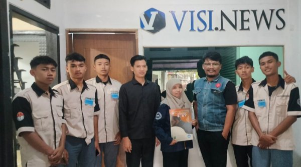 Tujuh Siswa SMK 7 Baleendah Laksanakan PKL di VISI.NEWS