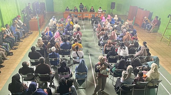 Warga Langensari Antusias Terima Sertifikat Tanah Elektronik dari Program PTSL