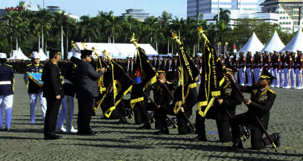 Prabowo Anugerahkan Tanda Kehormatan Nugraha Sakanti kepada 7 Satker Polri di HUT Bhayangkara