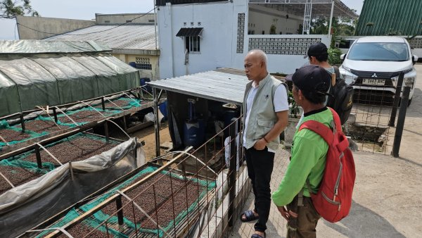 Tarya Witarsa Menelusuri Kopi Terbaik Dunia di Gunung Puntang Kab. Bandung