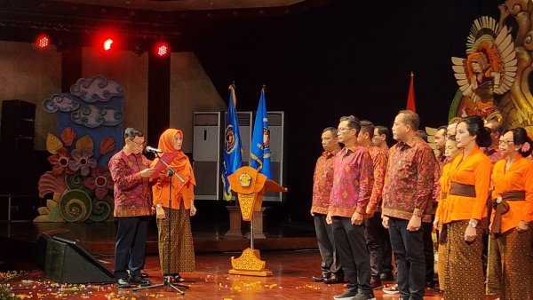 Pengurus Baru PWI Bali Dilantik, Wagub Bali Dukung Sekolah Jurnalistik dan Kebebasan Pers