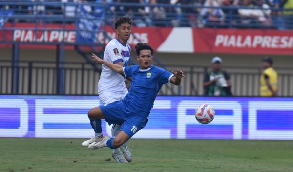 Laga Perdana Bersama Persib, Dewa Mengaku Sempat Grogi